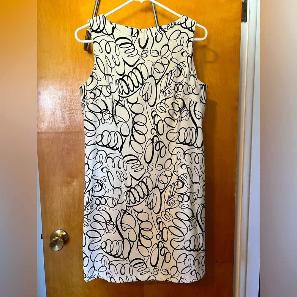 Women’s AGB White and Black swirl pattern sleeveless petite size 12 Dress